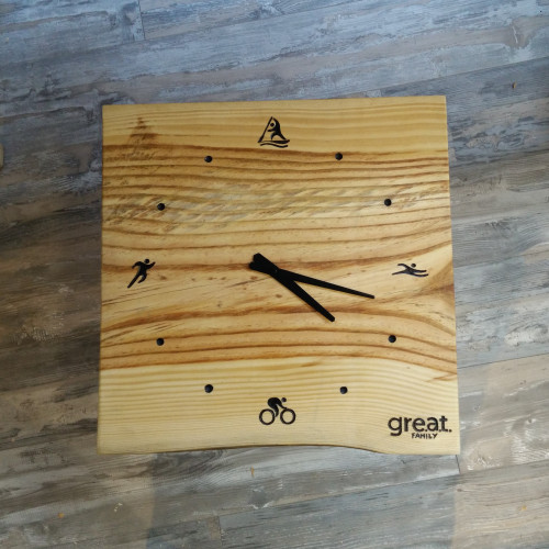 Ρολόι τοιχου με custom σκαλισμα